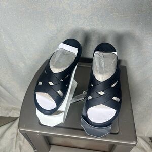 CROCS Womens GETAWAY WEAVE SLIDE 210788-001 BLACK W SZ 6